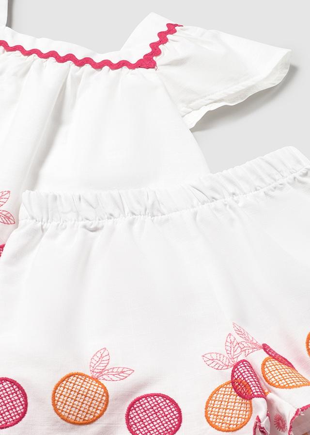 Completo con bermuda e blusa ricamata neonata 